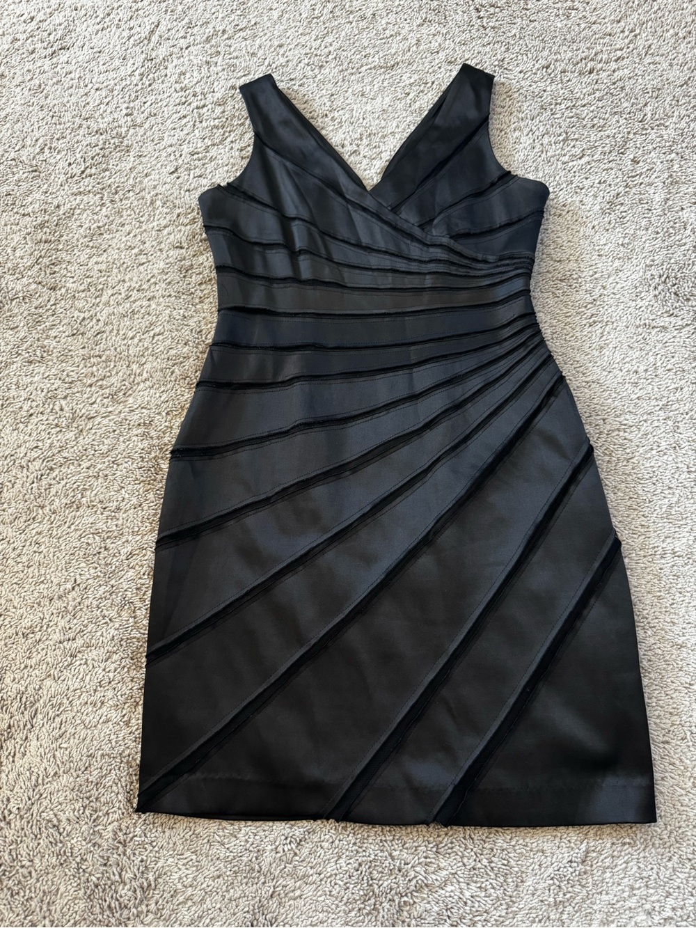 Leslie Fay Black V-Neck Paneled Sheath Dress